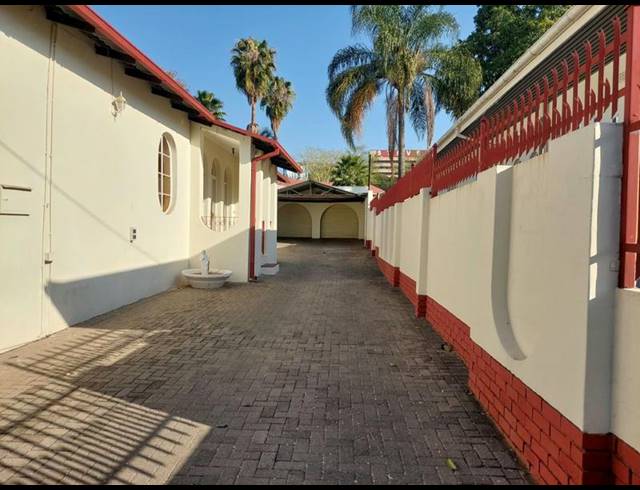 4 BEDROOM PROPERTY TO RENT IN CAPITAL PARK